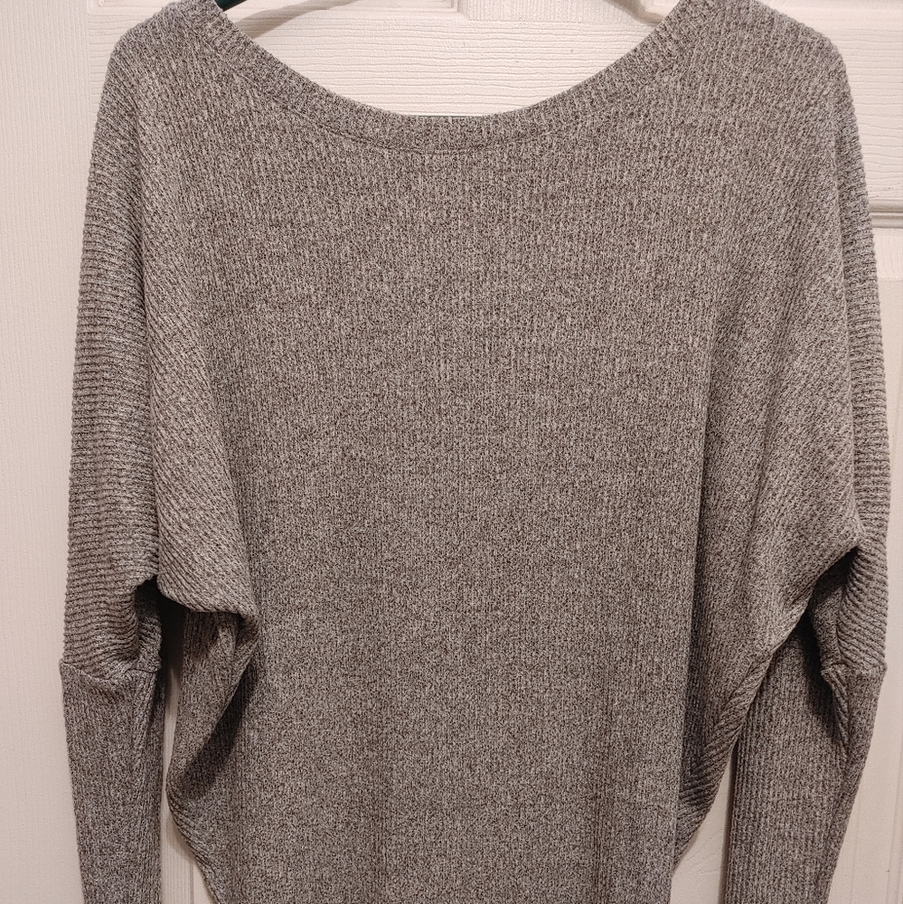 Ladies Raglan Sleeved Top Sized Medium